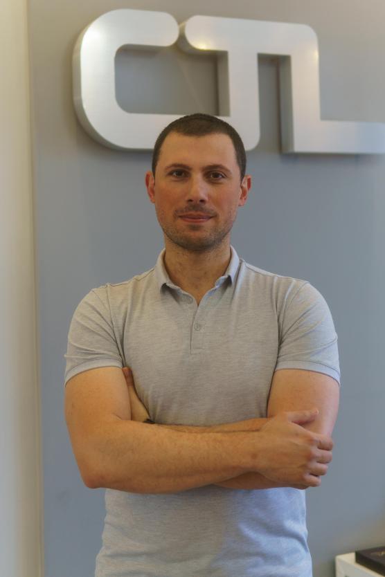 Ведущий разработчик